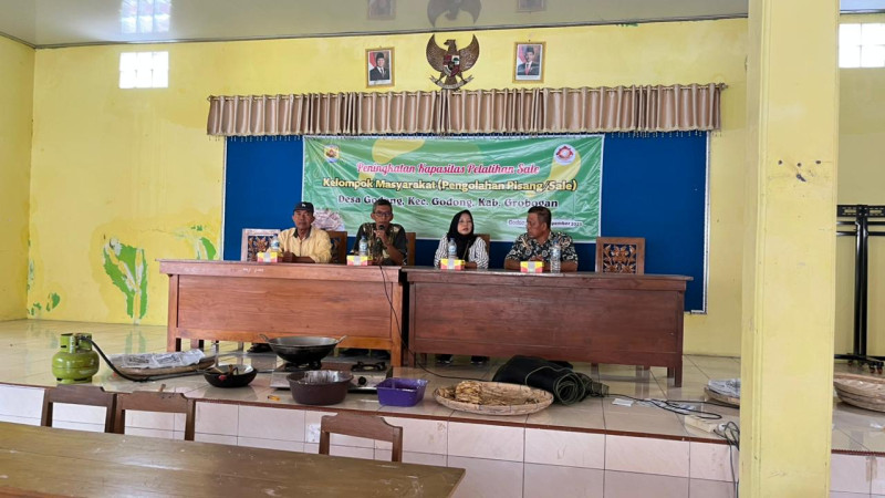 Pelatihan Peningkatan Kapasitas Kelompok Masyarakat Pengolah Pisang Sale Desa Godong